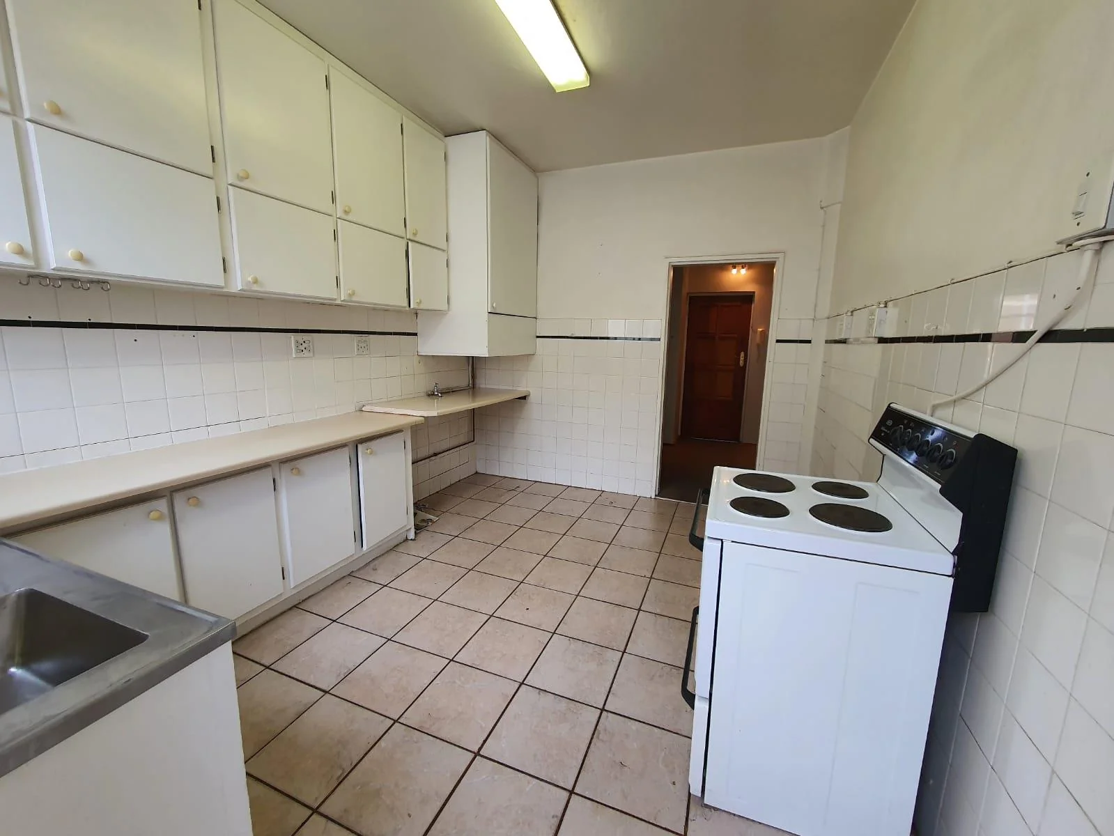 LARGE NORTH FACING  APARTMENT IN ART DECOR BUILDING