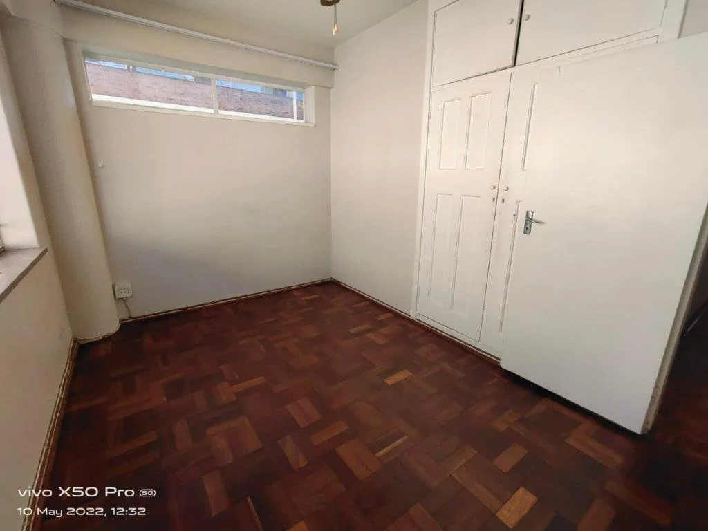 LARGE NORTH FACING  APARTMENT IN ART DECOR BUILDING