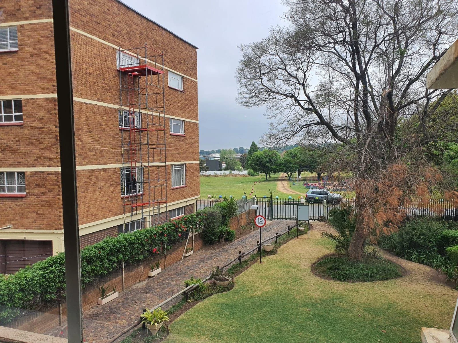 LARGE NORTH FACING  APARTMENT IN ART DECOR BUILDING