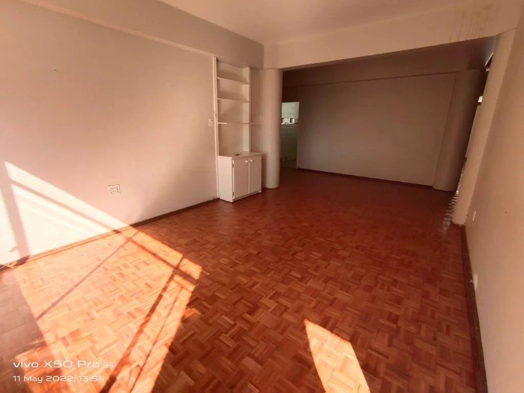 LARGE NORTH FACING  APARTMENT IN ART DECOR BUILDING