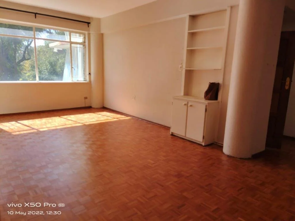 LARGE NORTH FACING  APARTMENT IN ART DECOR BUILDING