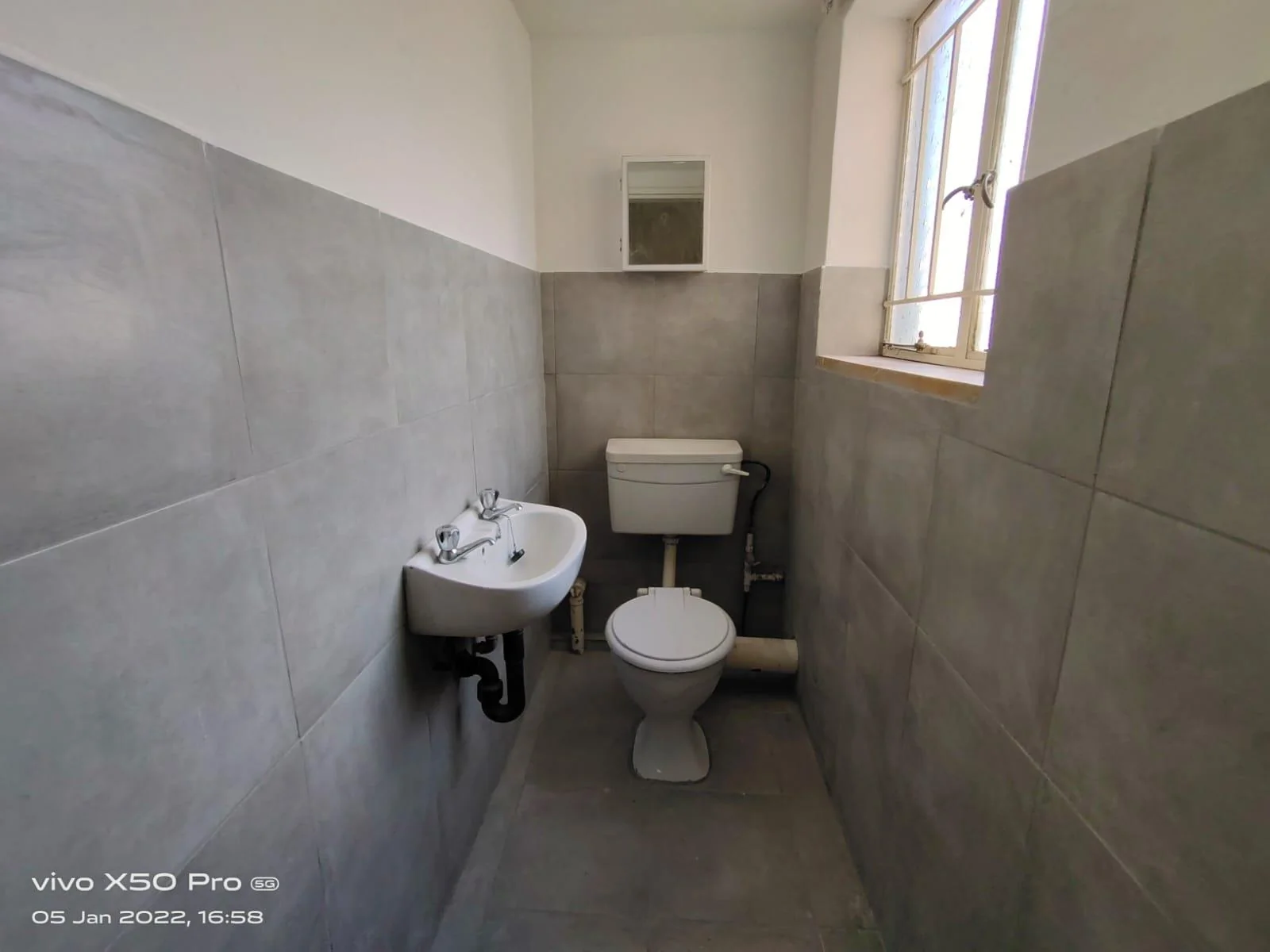 LARGE NORTH FACING  APARTMENT IN ART DECOR BUILDING