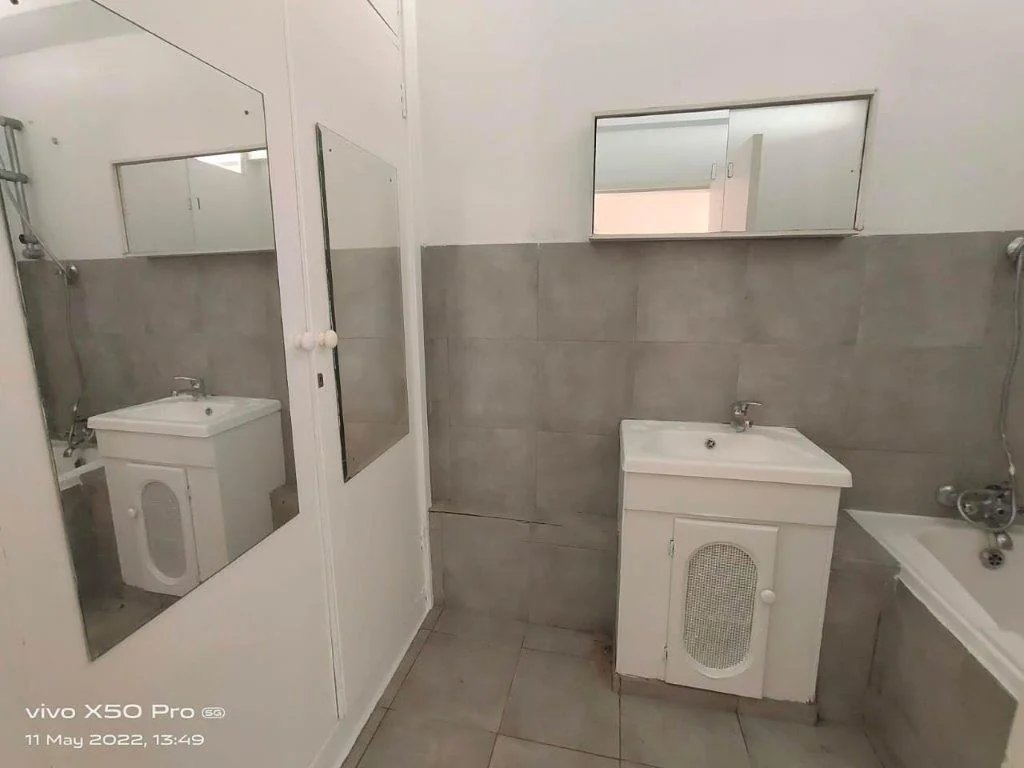 LARGE NORTH FACING  APARTMENT IN ART DECOR BUILDING