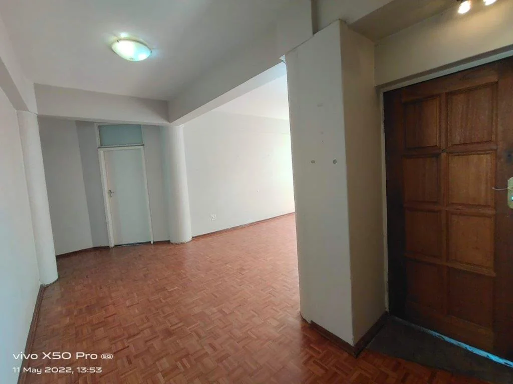 LARGE NORTH FACING  APARTMENT IN ART DECOR BUILDING