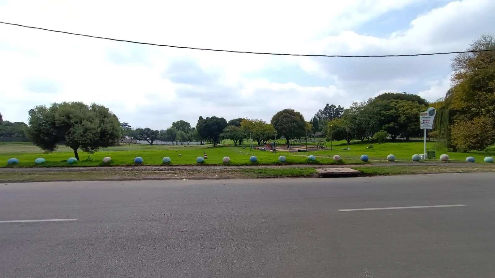 LARGE NORTH FACING  APARTMENT IN ART DECOR BUILDING