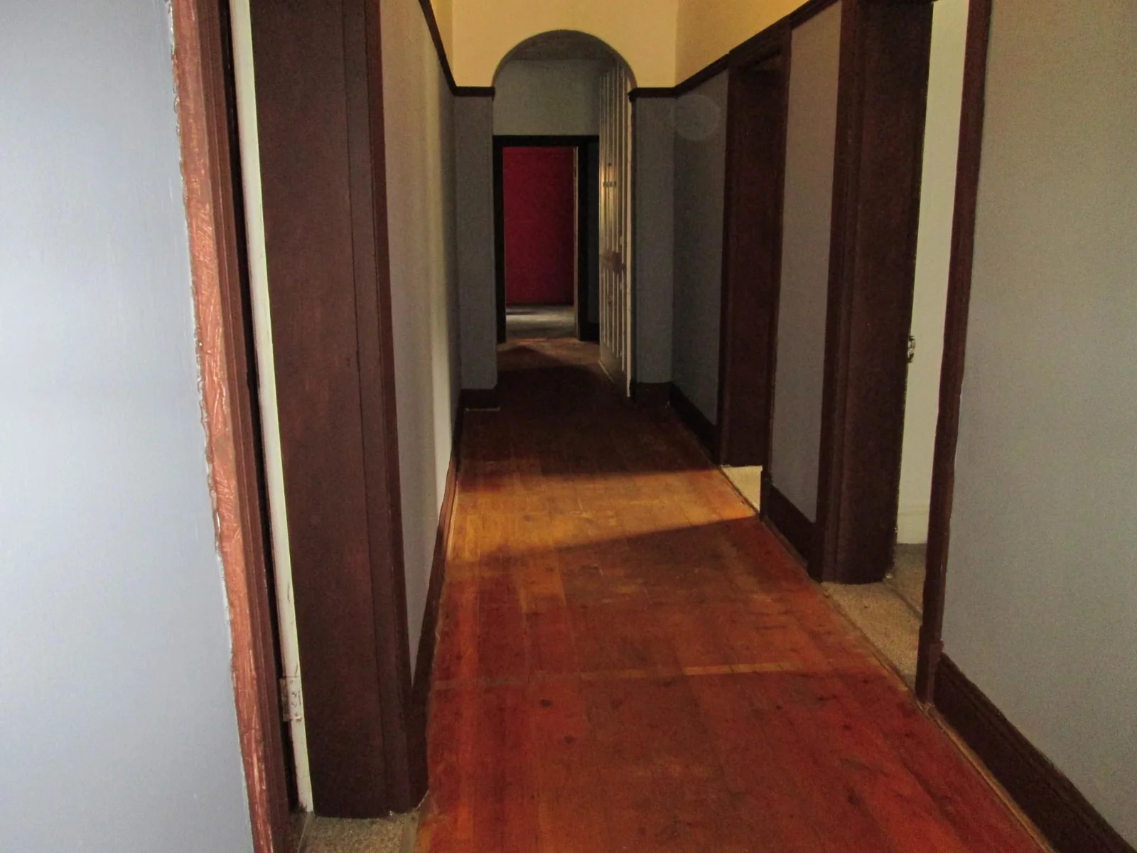 Sandstone 4 bedroom house in small town with huge stand