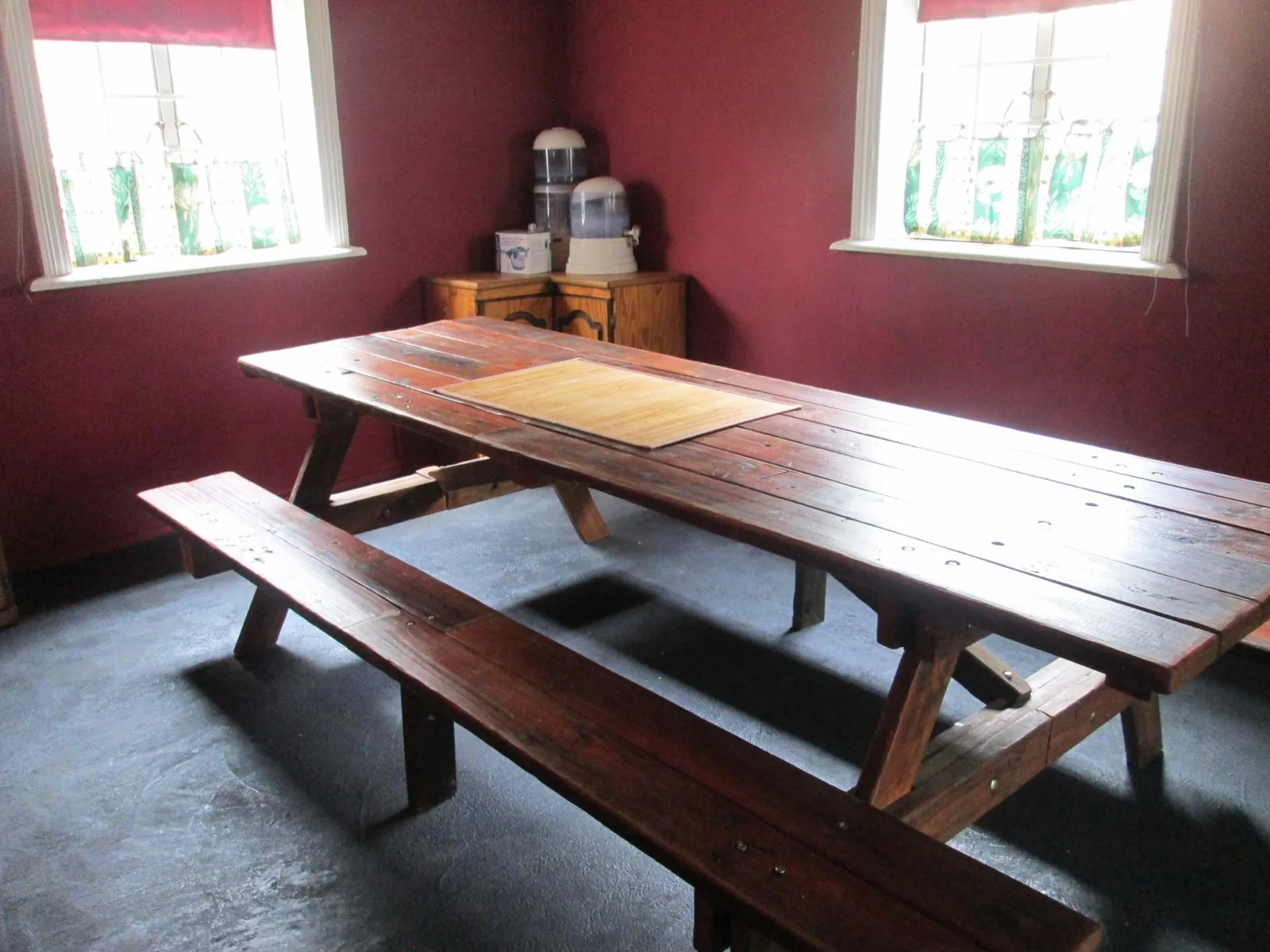 Sandstone 4 bedroom house in small town with huge stand