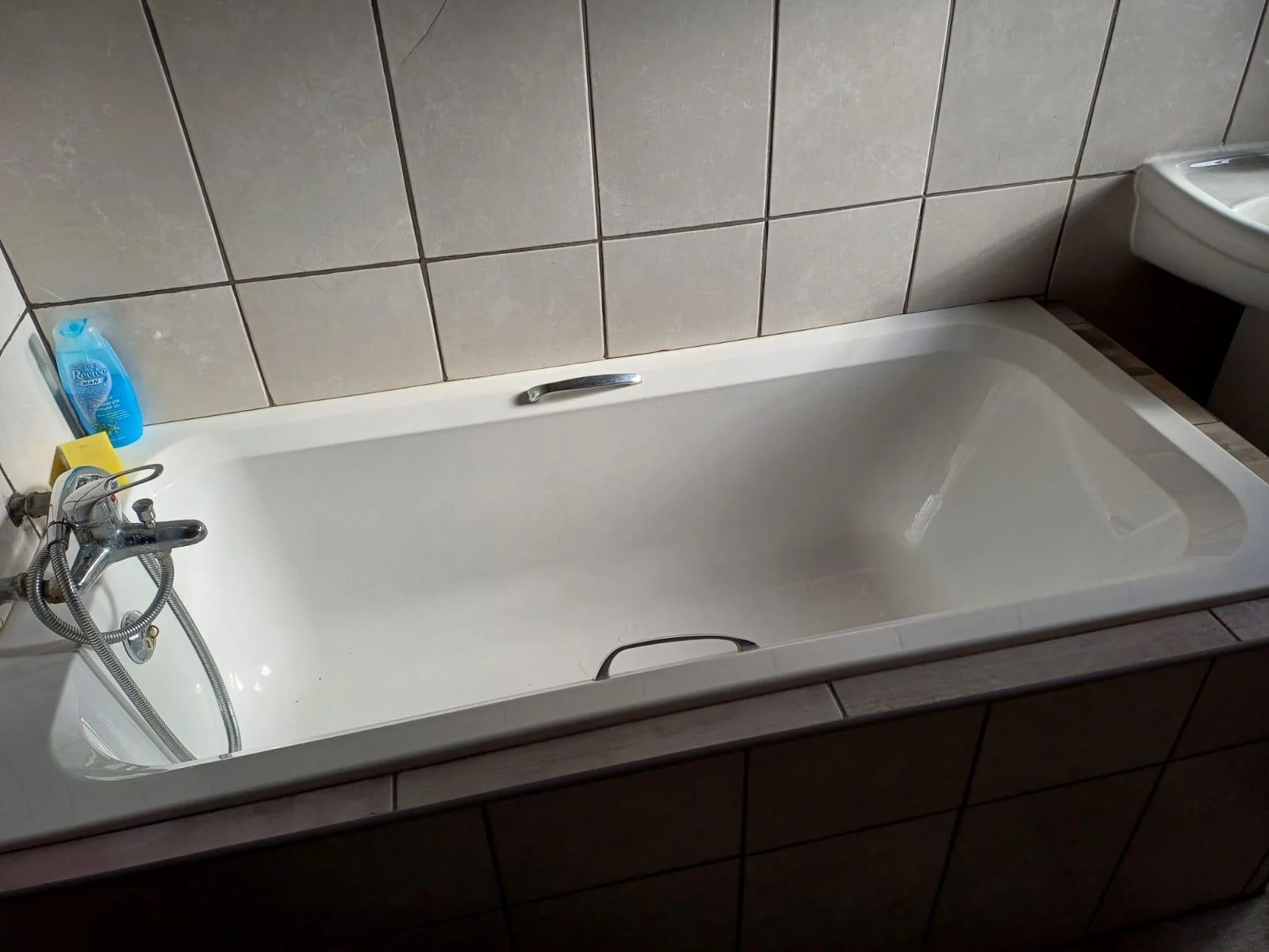 Sandstone 4 bedroom house in small town with huge stand