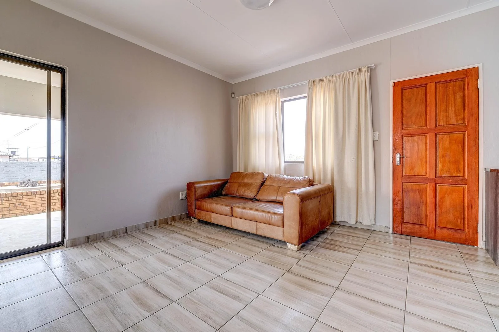 3  BEDROOM HOUSE FOR SALE IN AZAADVILLE GARDENS