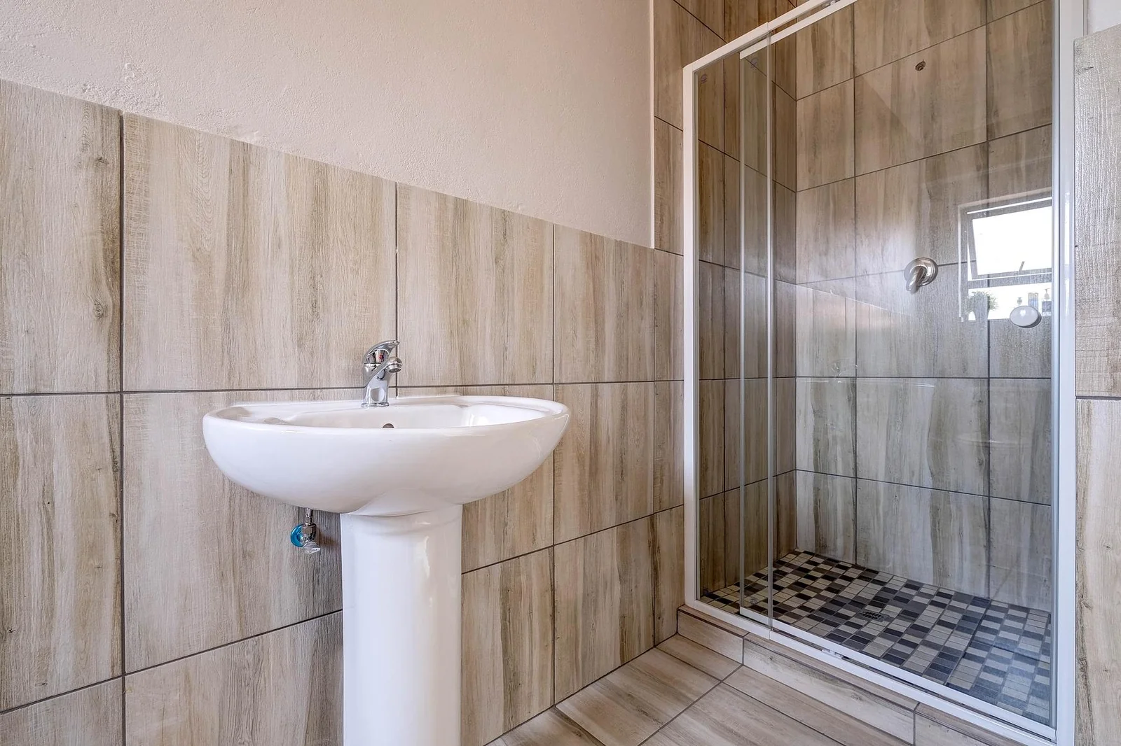 3  BEDROOM HOUSE FOR SALE IN AZAADVILLE GARDENS