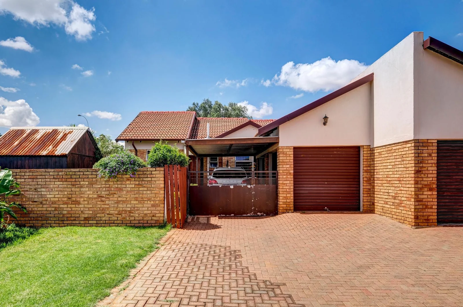 3 BEDROOM SIMPLEX FOR SALE IN WITPOORTJIE