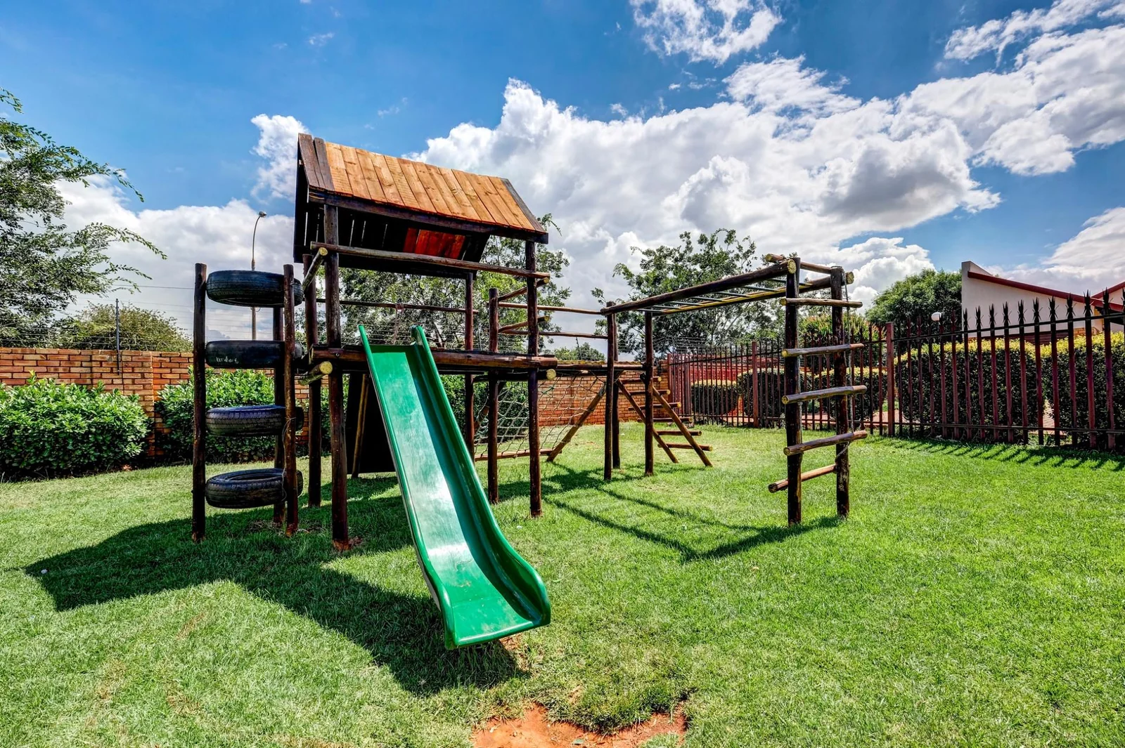 3 BEDROOM SIMPLEX FOR SALE IN WITPOORTJIE