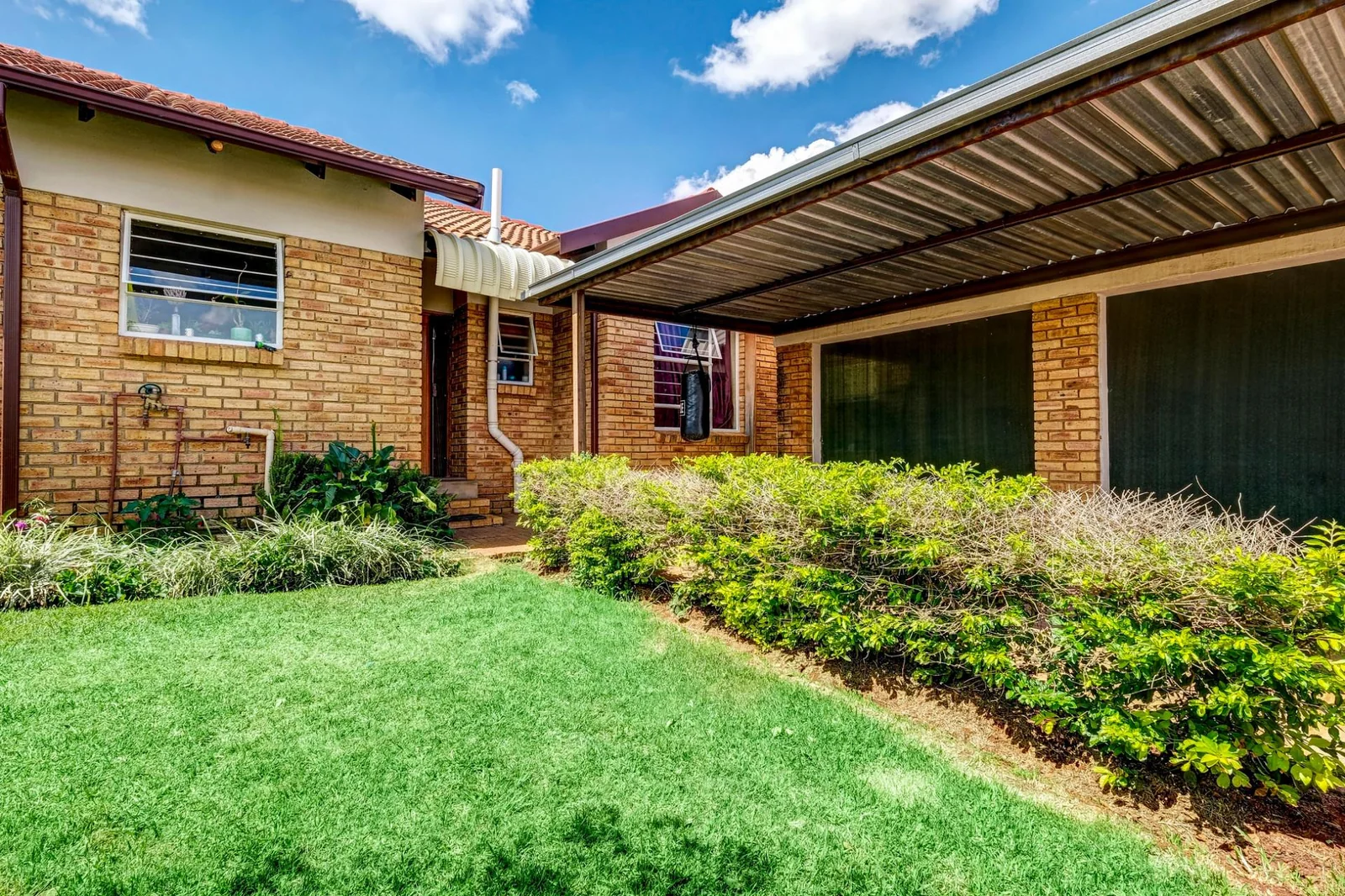 3 BEDROOM SIMPLEX FOR SALE IN WITPOORTJIE