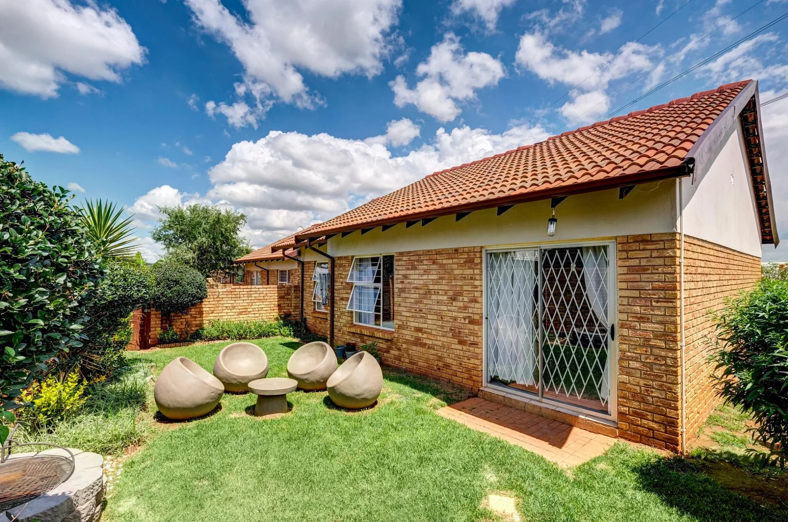 3 BEDROOM SIMPLEX FOR SALE IN WITPOORTJIE