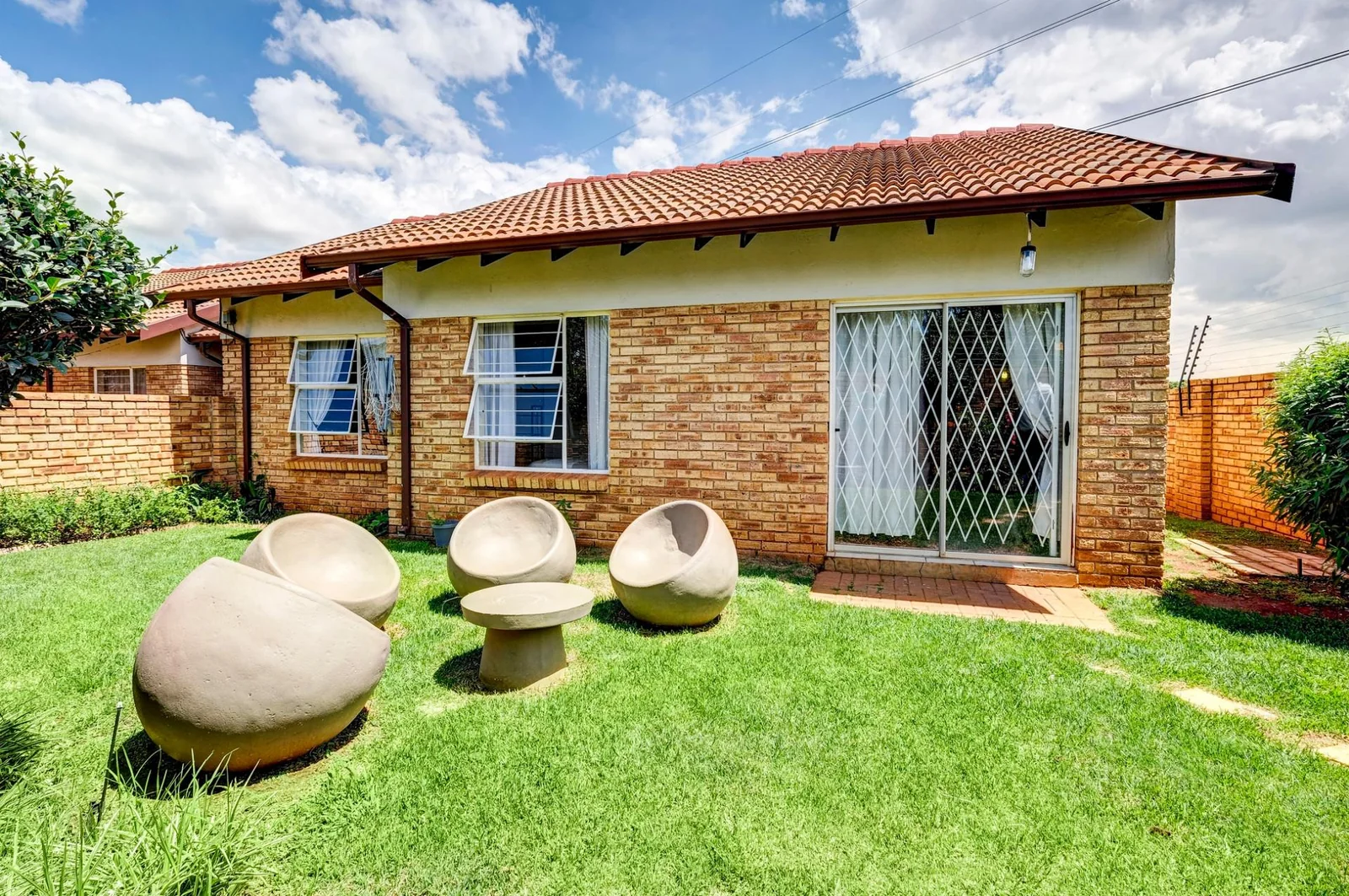 3 BEDROOM SIMPLEX FOR SALE IN WITPOORTJIE