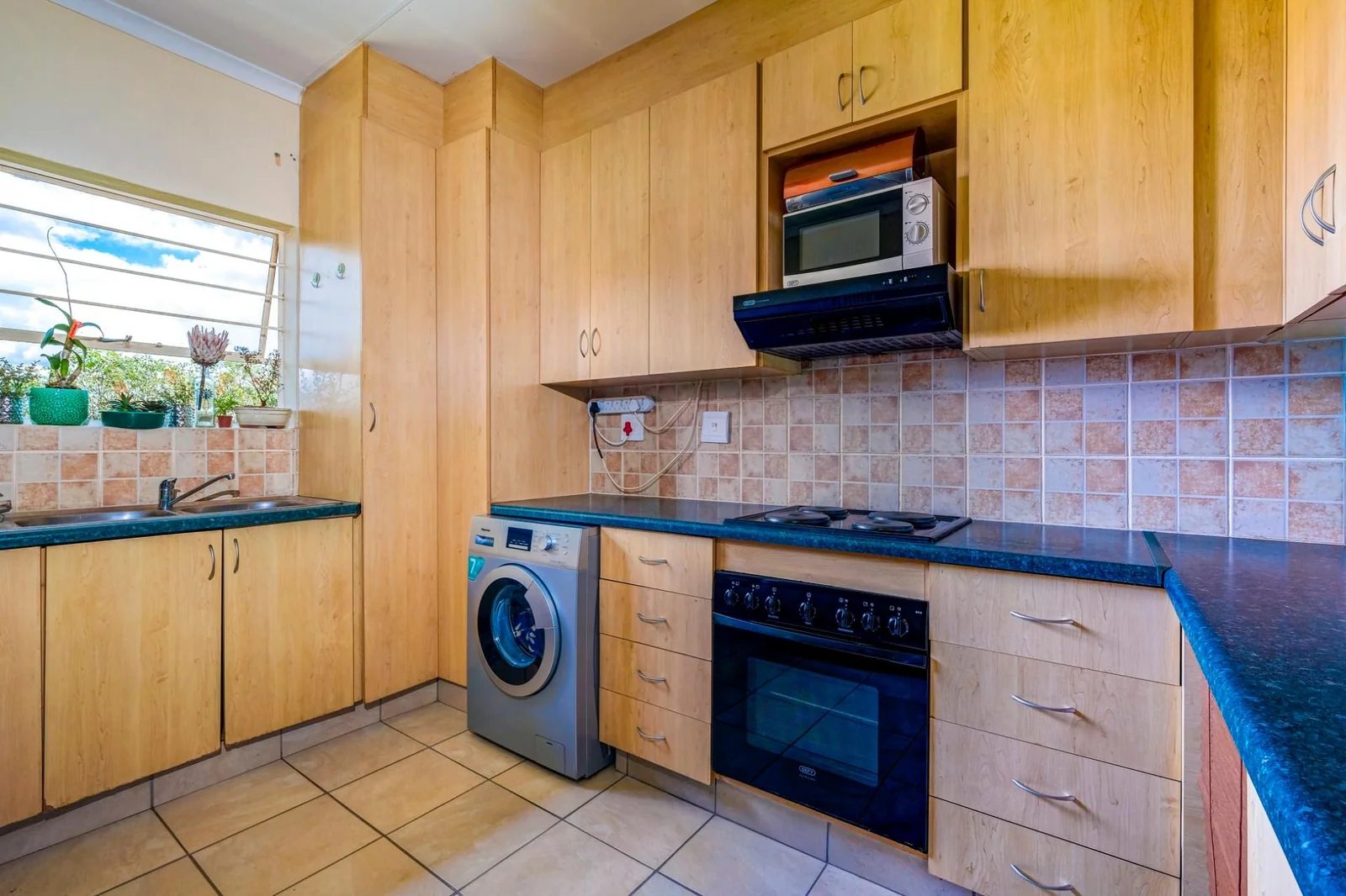 3 BEDROOM SIMPLEX FOR SALE IN WITPOORTJIE