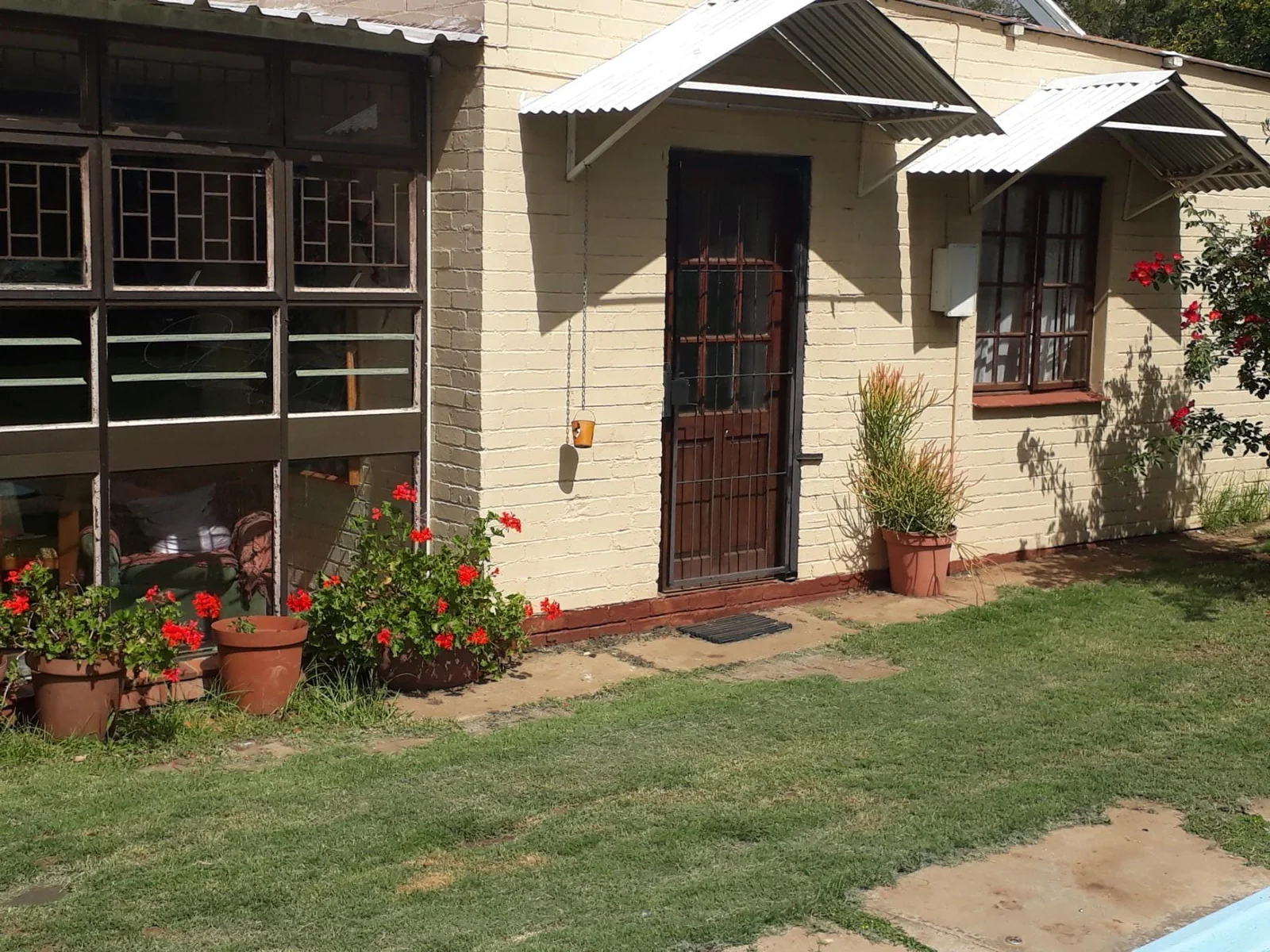 9 bedroom house situated in Bayswater.