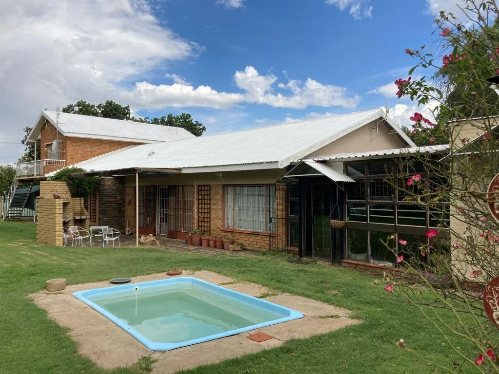 9 bedroom house situated in Bayswater.