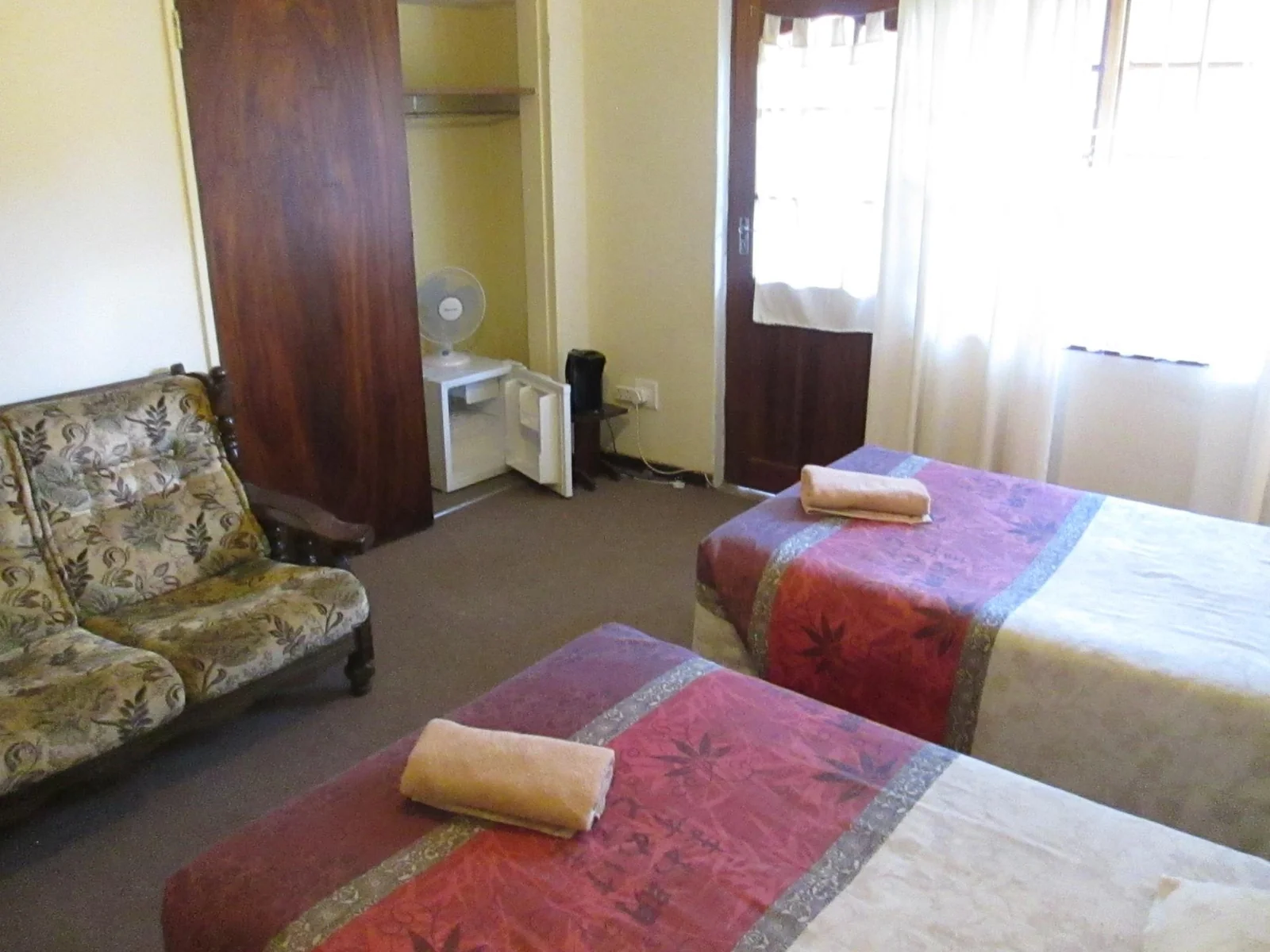 9 bedroom house situated in Bayswater.