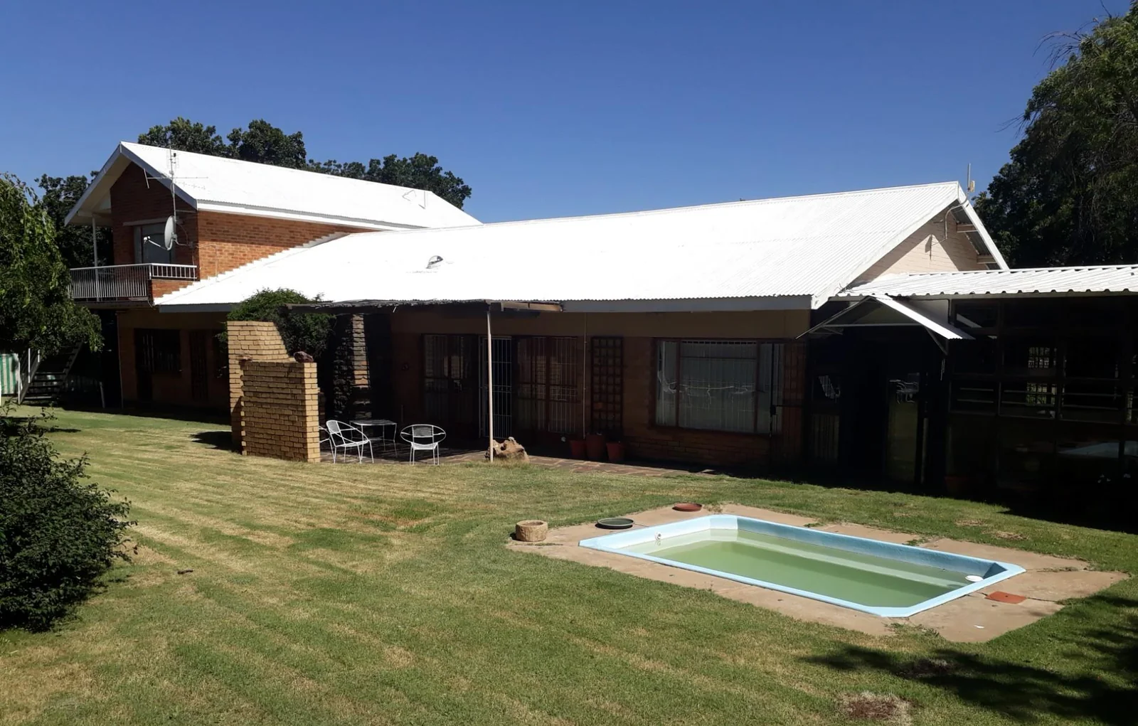 9 bedroom house situated in Bayswater.