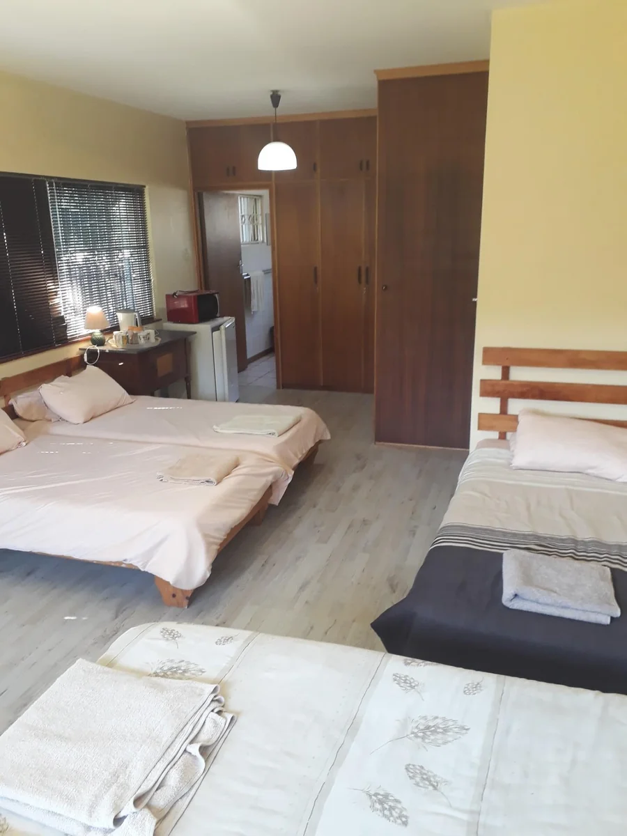 9 bedroom house situated in Bayswater.