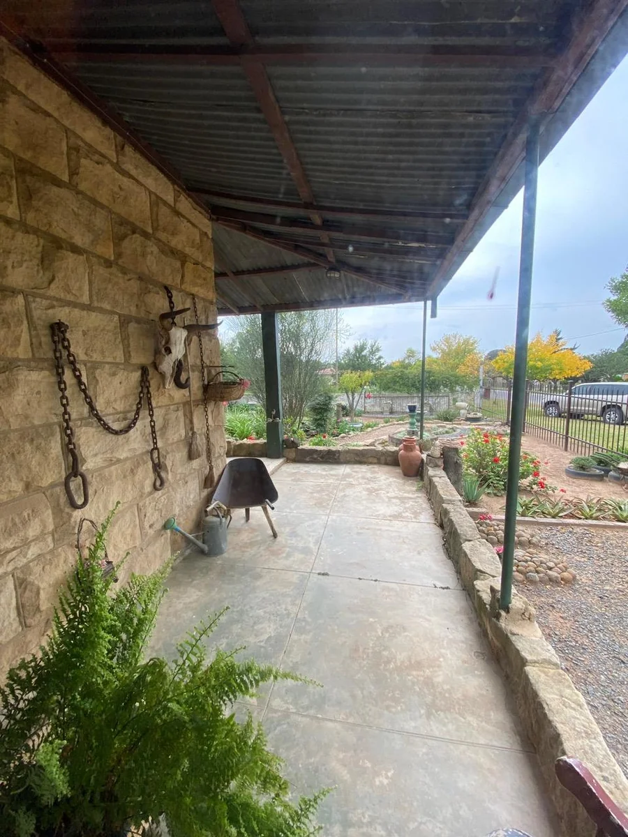 SANDSTONE HOUSE WITH LOADS OF CHARM.