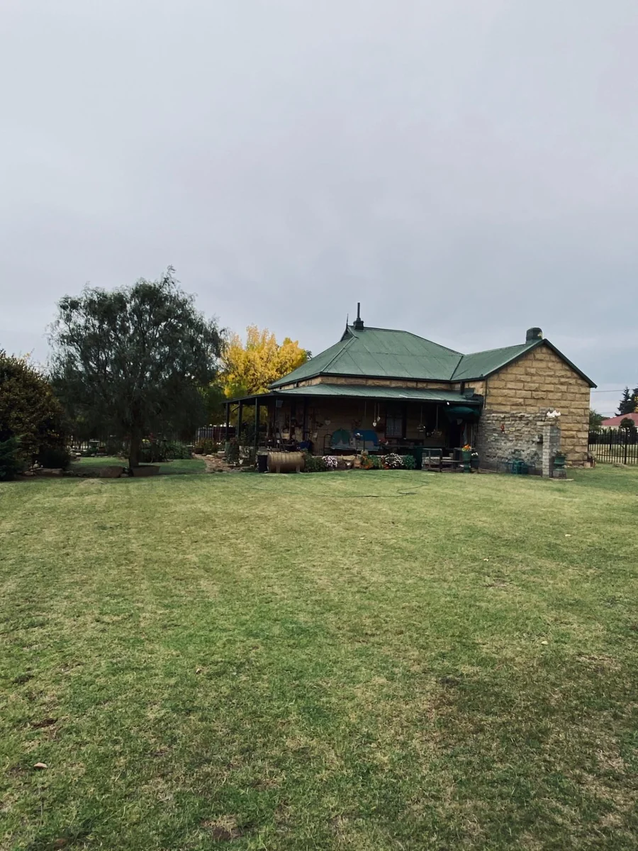SANDSTONE HOUSE WITH LOADS OF CHARM.