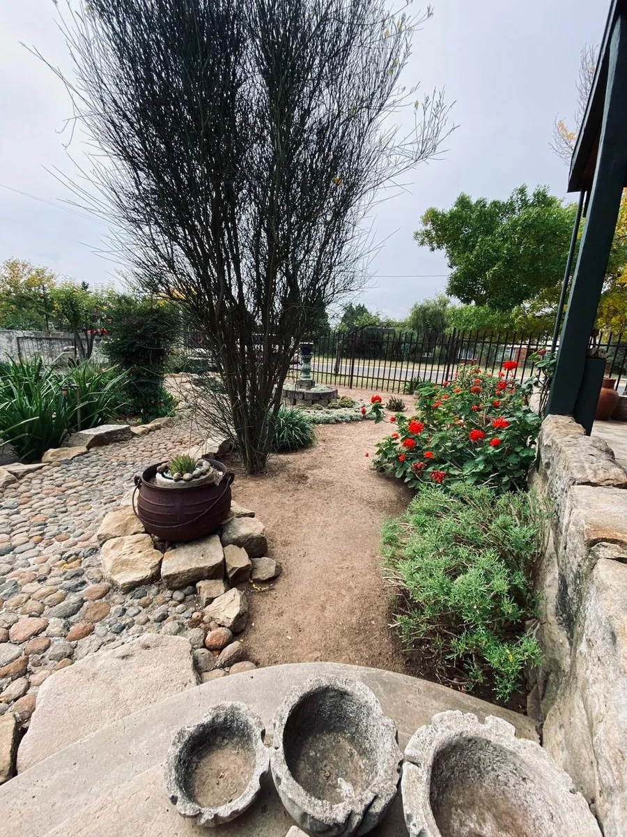 SANDSTONE HOUSE WITH LOADS OF CHARM.