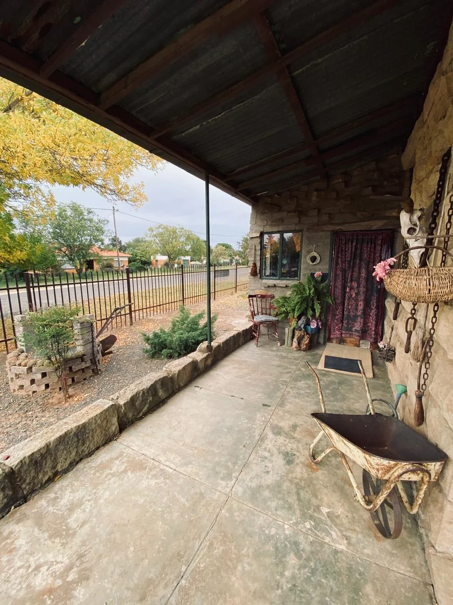 SANDSTONE HOUSE WITH LOADS OF CHARM.
