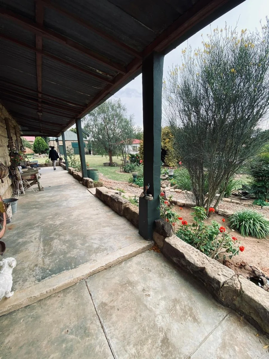 SANDSTONE HOUSE WITH LOADS OF CHARM.