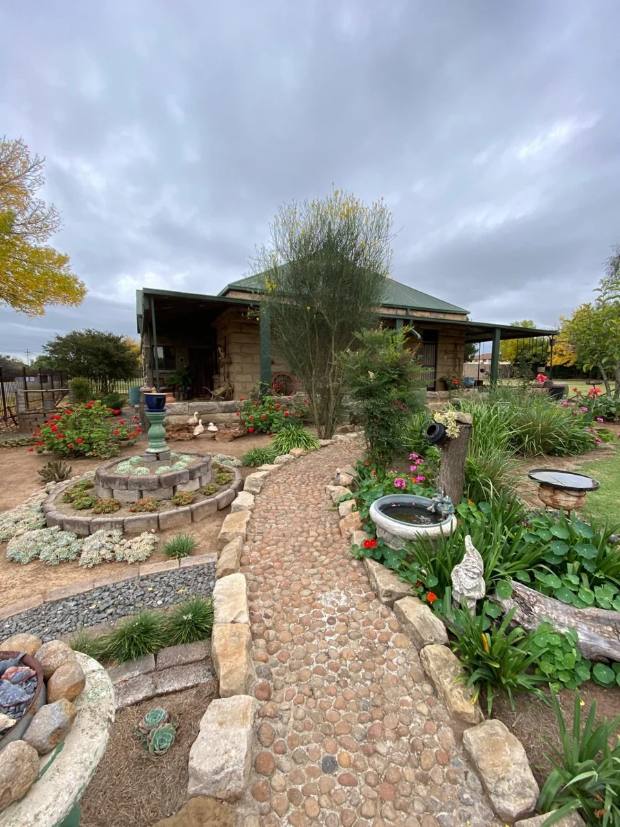 SANDSTONE HOUSE WITH LOADS OF CHARM.