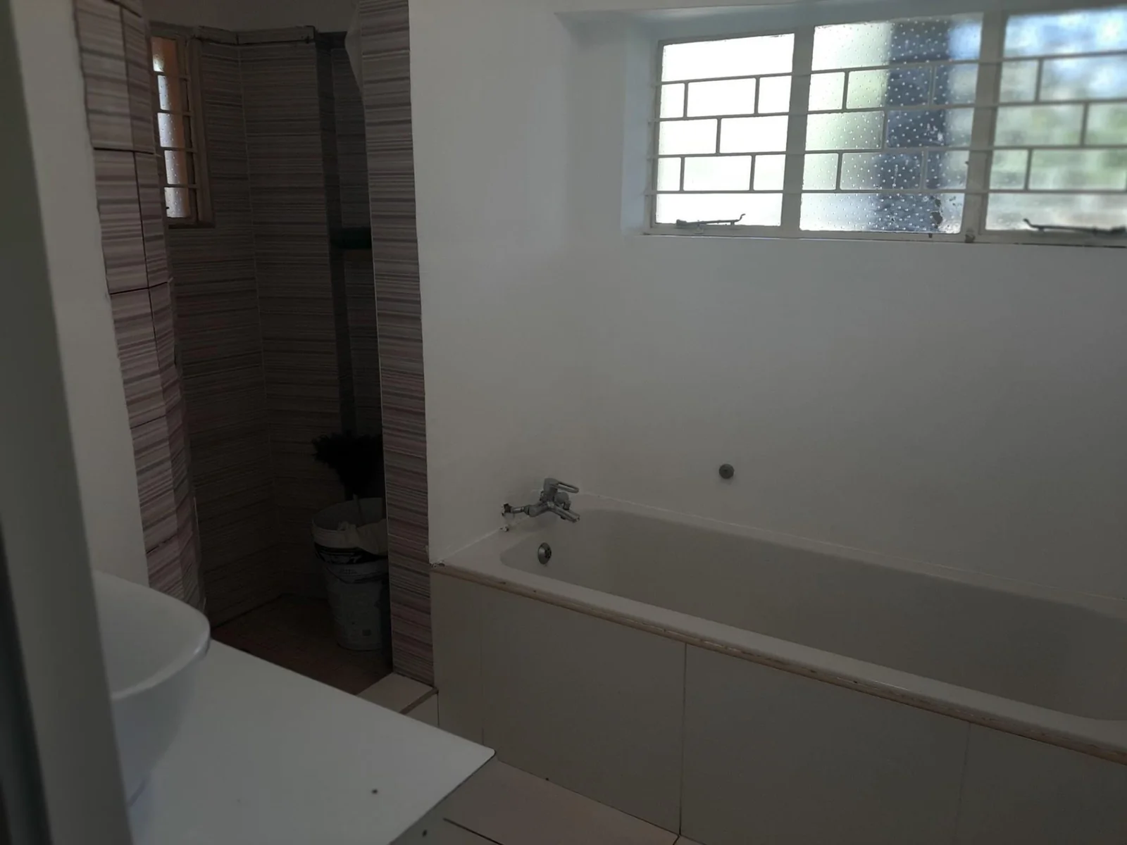 Spacious 2 bedroomed unit available 1 May 2026