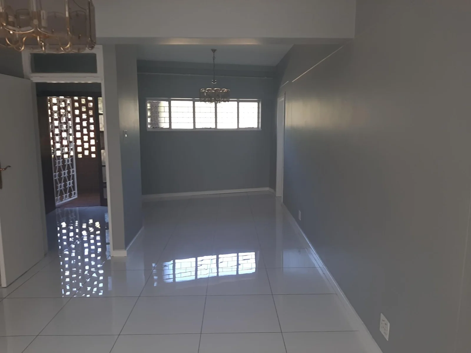 Spacious 2 bedroomed unit available 1 May 2026