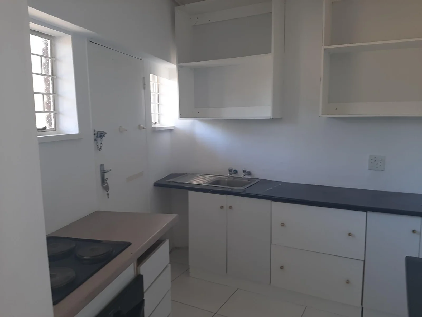 Spacious 2 bedroomed unit available 1 May 2026