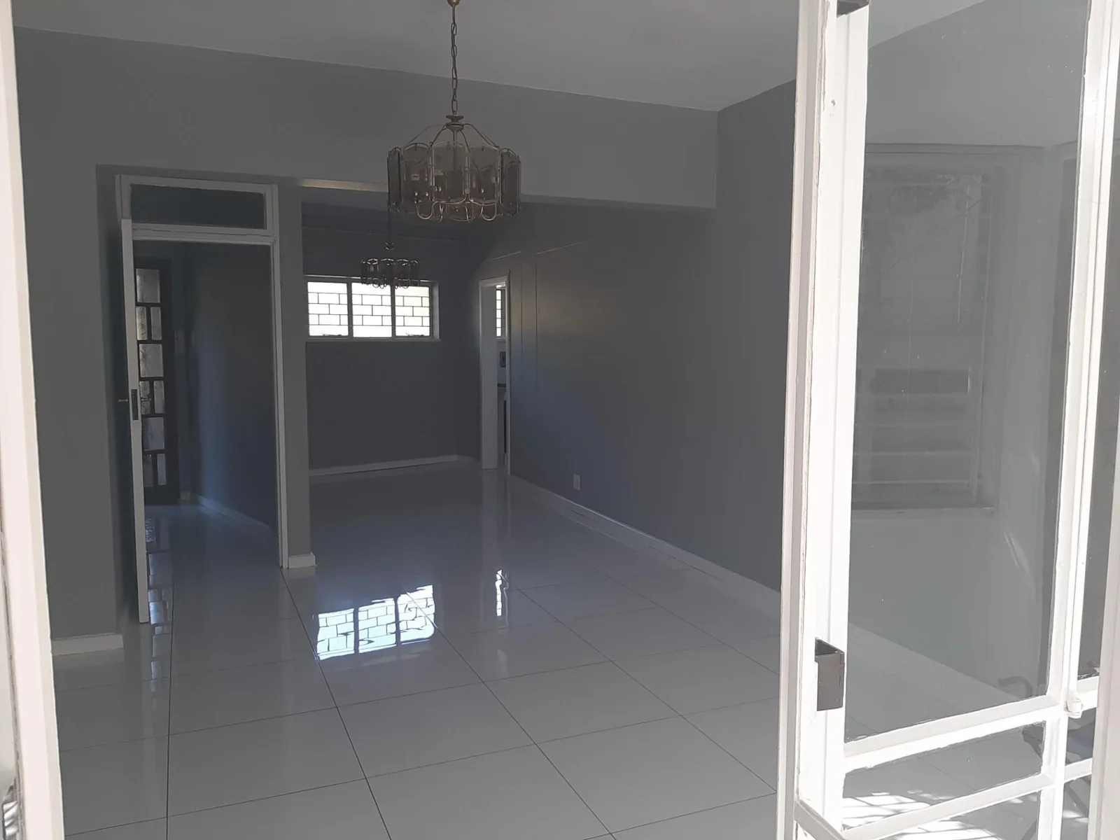 Spacious 2 bedroomed unit available 1 May 2026