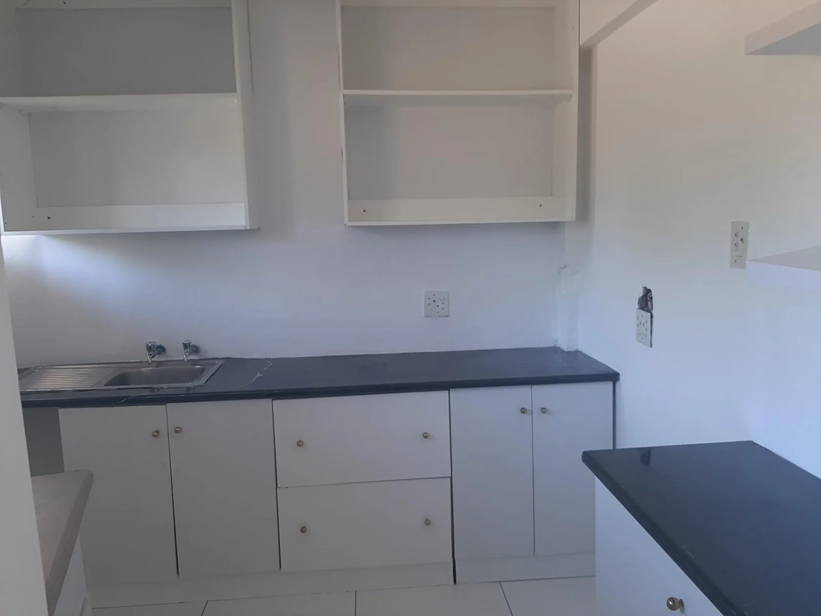 Spacious 2 bedroomed unit available 1 May 2026