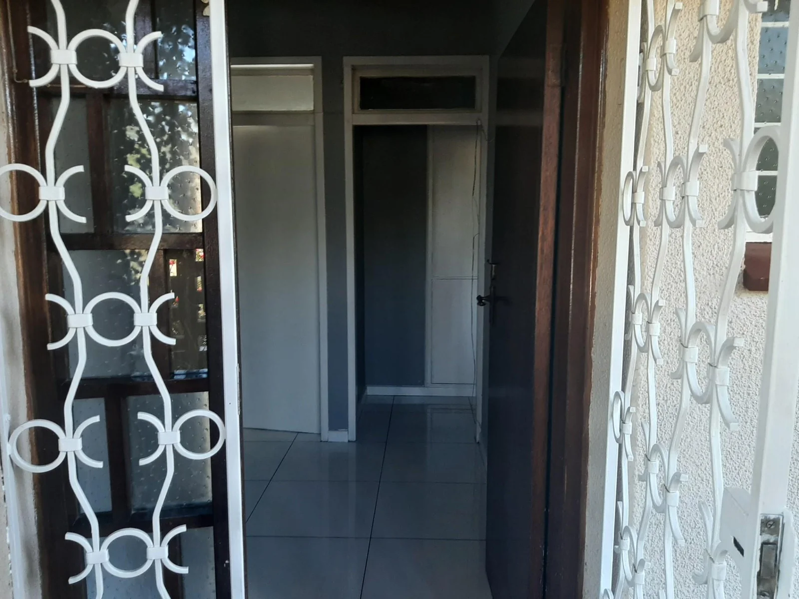 Spacious 2 bedroomed unit available 1 May 2026
