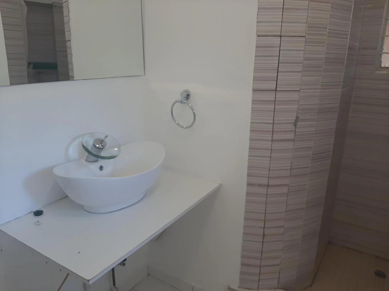 Spacious 2 bedroomed unit available 1 May 2026