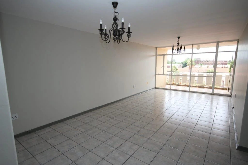 Spacious lock up and go 2 bedroomed flat to let.