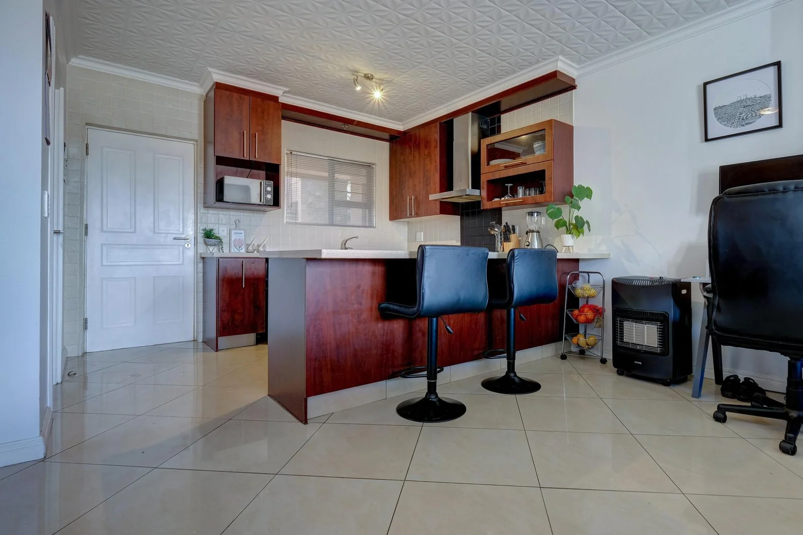 1 Bedroom Immaculate Apartment in Little Falls, Roodepoort