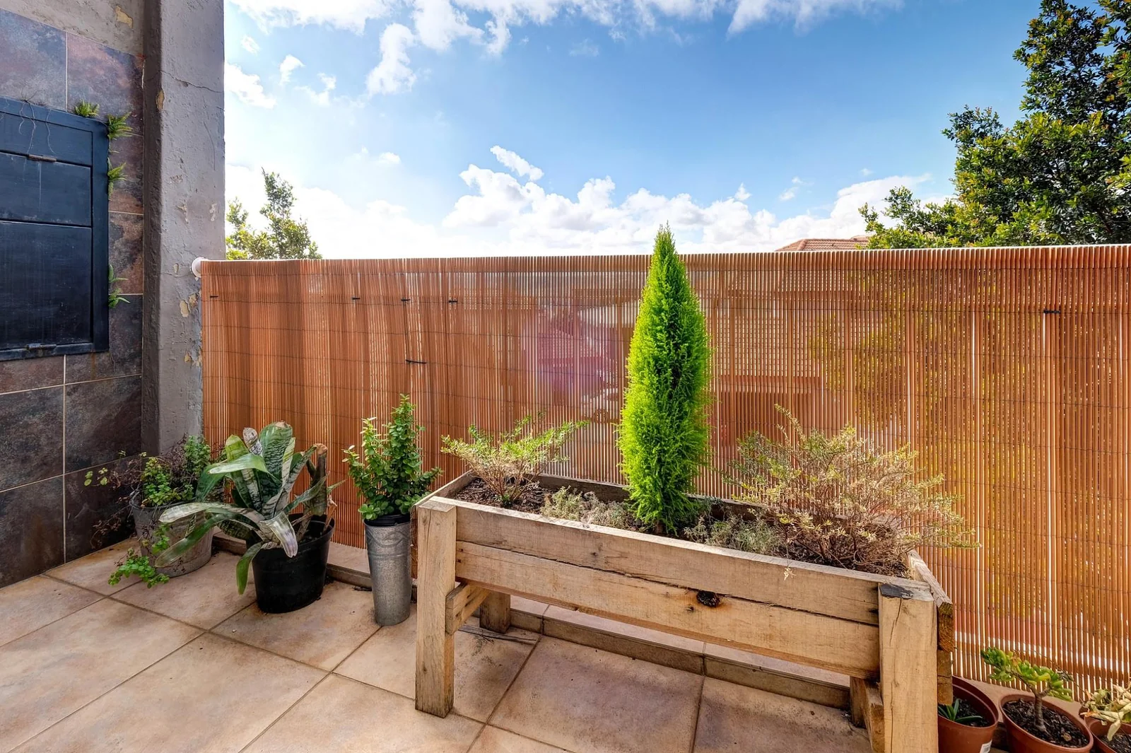 1 Bedroom Immaculate Apartment in Little Falls, Roodepoort