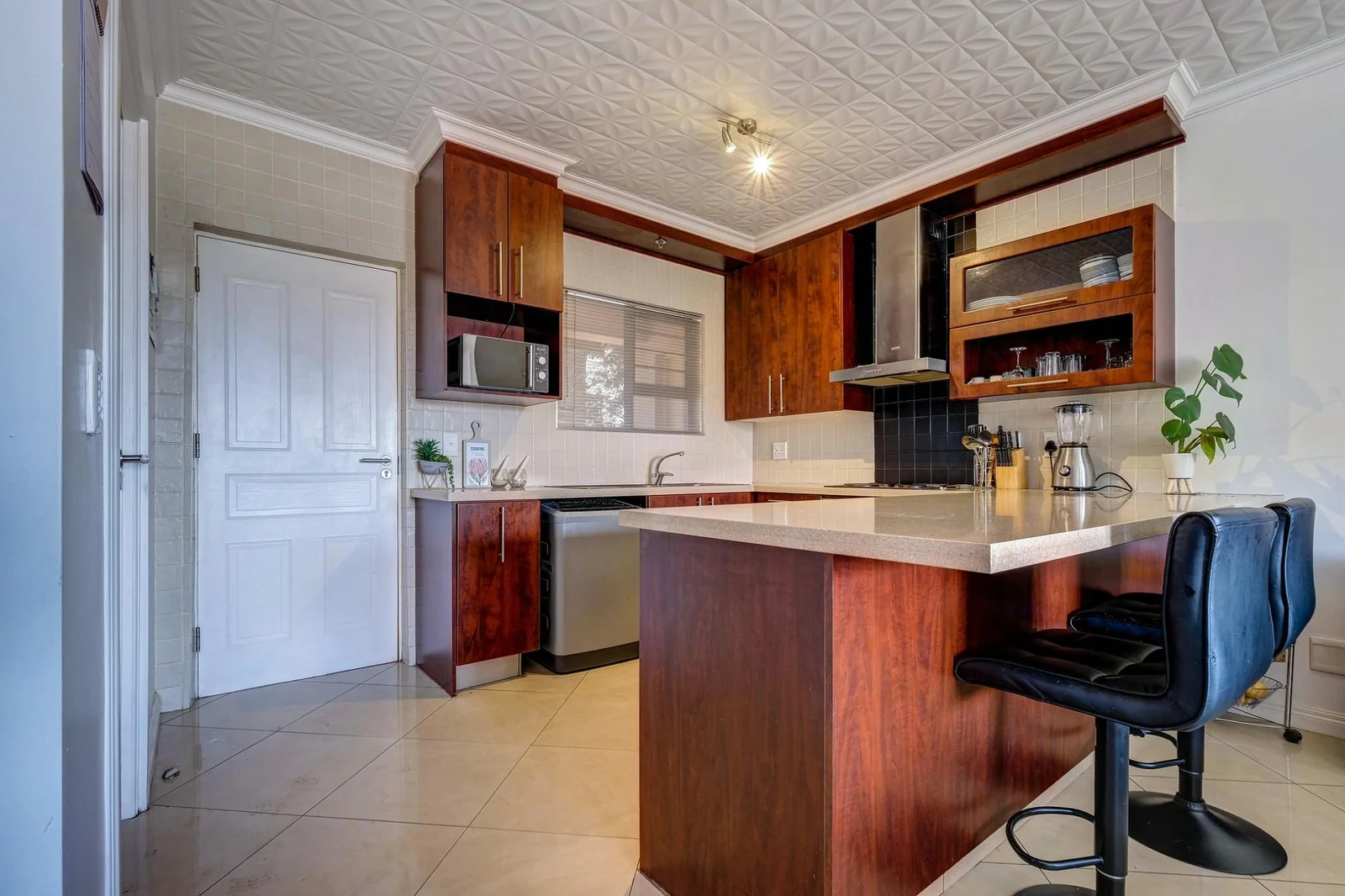 1 Bedroom Immaculate Apartment in Little Falls, Roodepoort