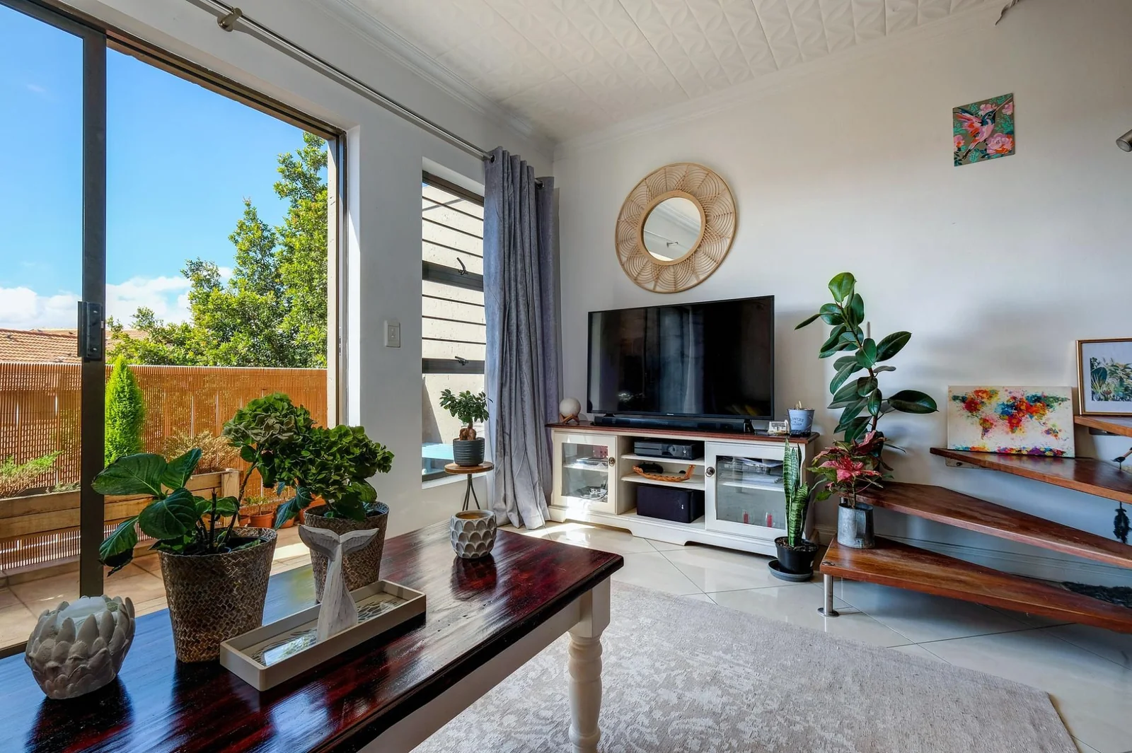 1 Bedroom Immaculate Apartment in Little Falls, Roodepoort