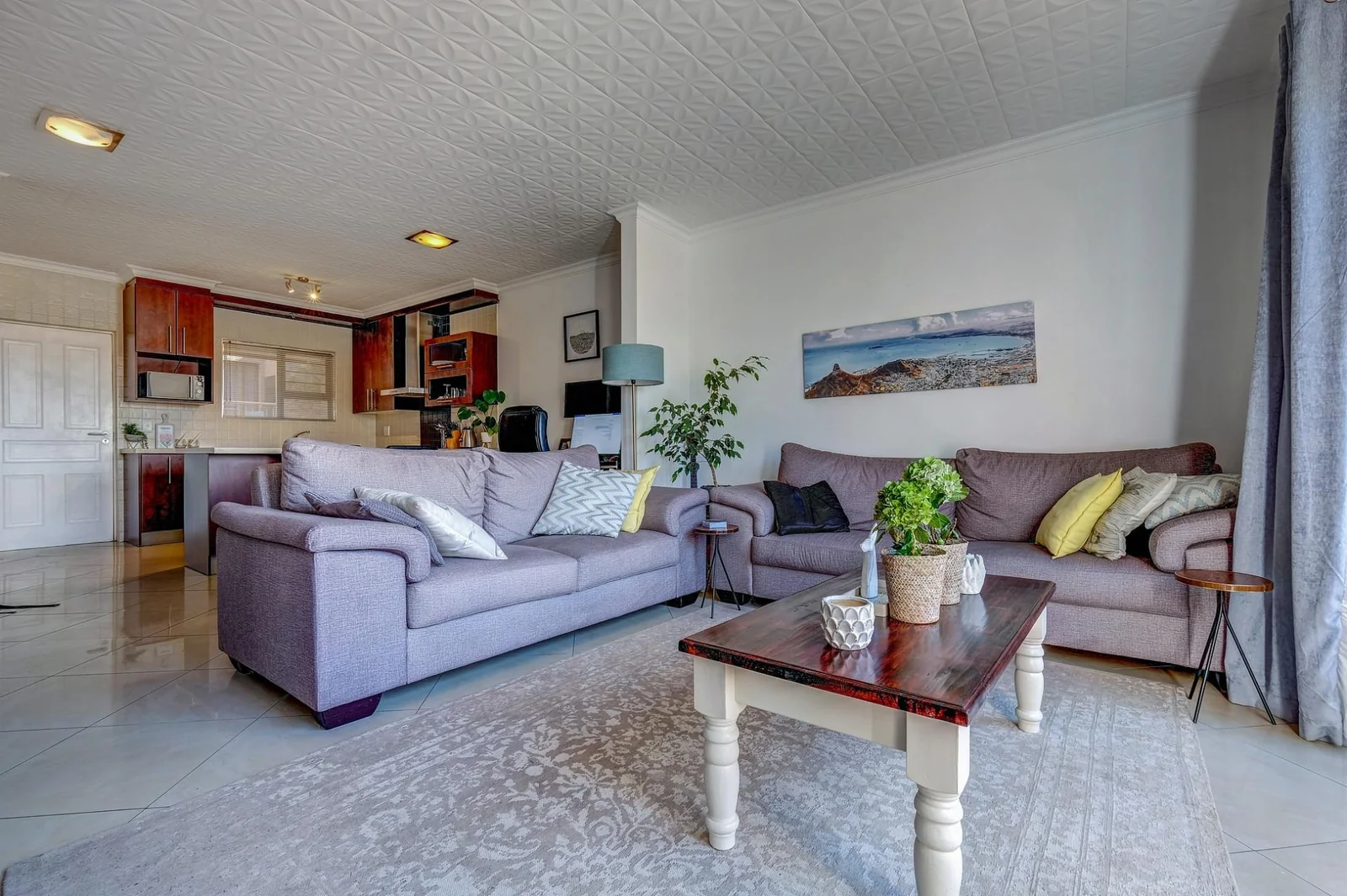 1 Bedroom Immaculate Apartment in Little Falls, Roodepoort