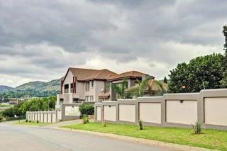 1 Bedroom Immaculate Apartment in Little Falls, Roodepoort