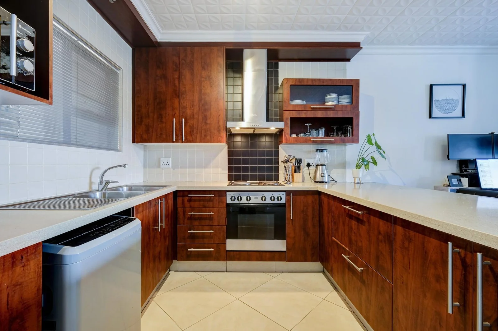 1 Bedroom Immaculate Apartment in Little Falls, Roodepoort