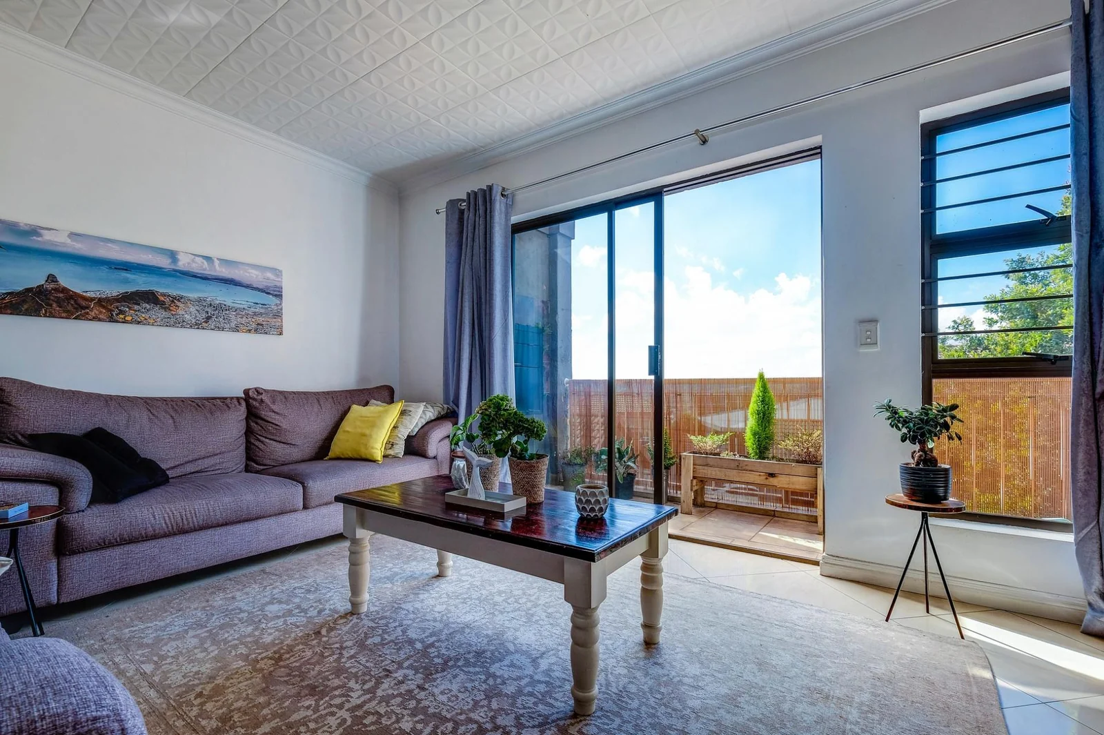 1 Bedroom Immaculate Apartment in Little Falls, Roodepoort