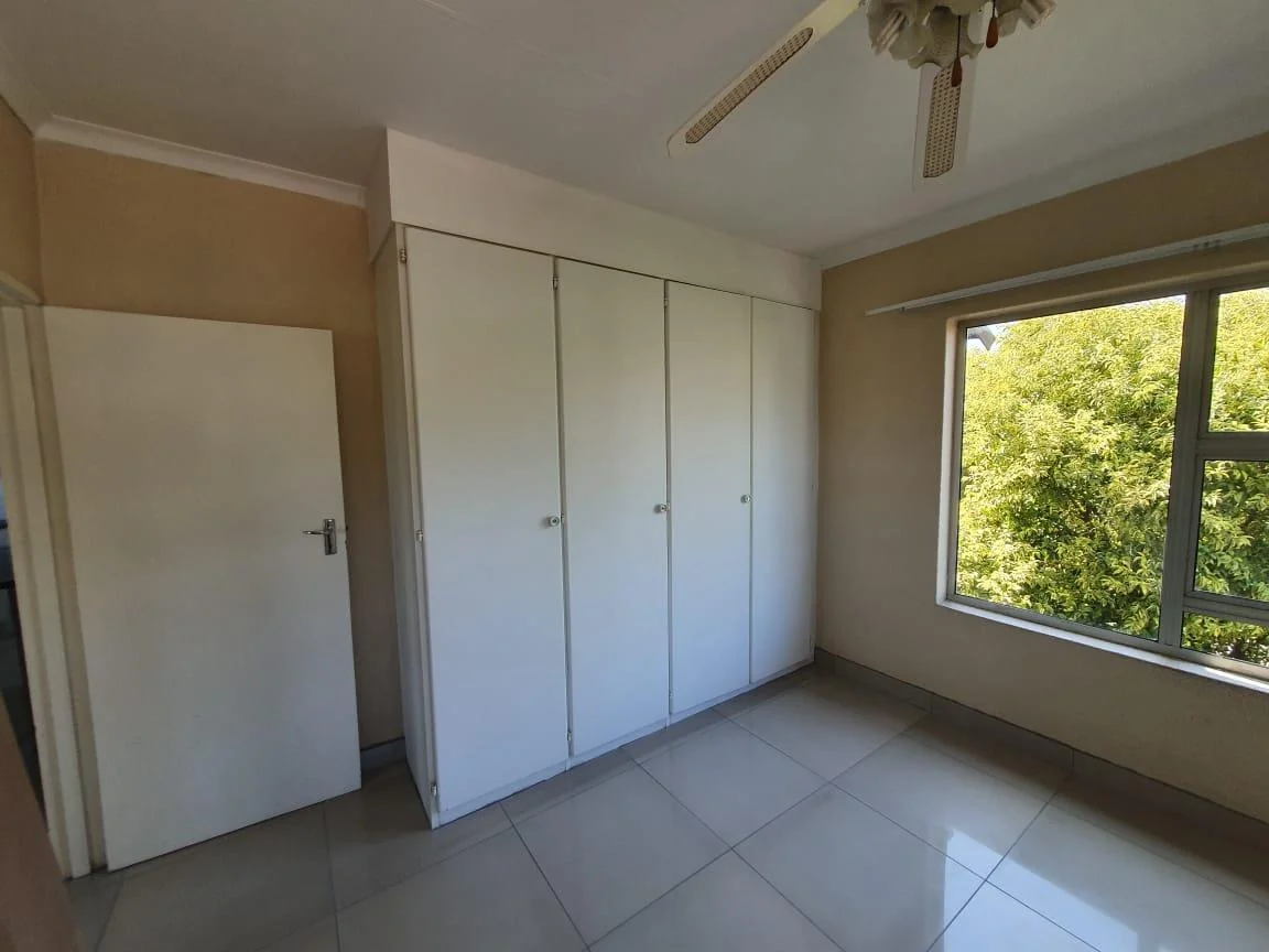 Flat to let well sought after complex on the Vaal Banks.  Come home to your permanent holiday spot!