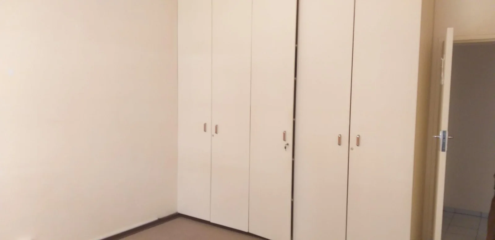 Spacious ground floor townhouse to rent in Three Rivers!
