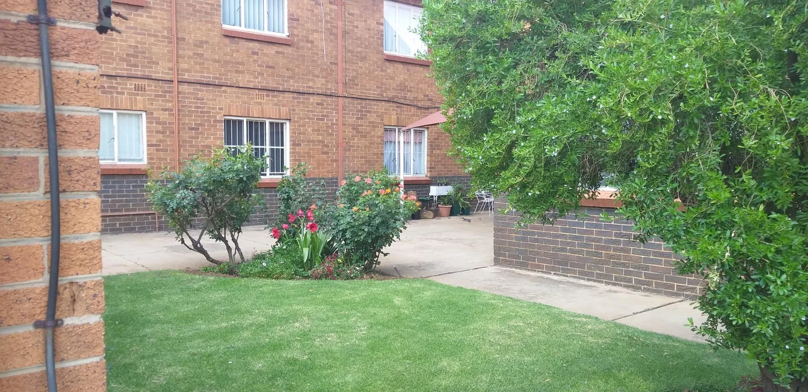 Spacious ground floor townhouse to rent in Three Rivers!